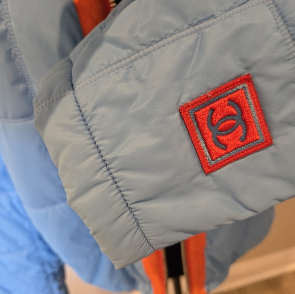 Chanel Puffer Jacket Size 44 - Picture 2 of 9